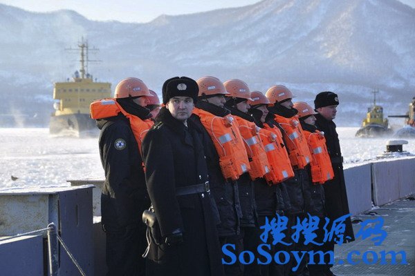 俄核潜艇进港壮观重现